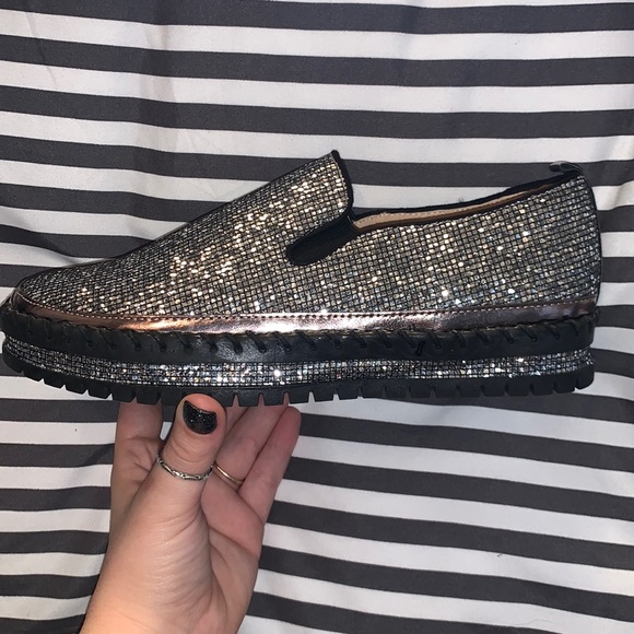 Cute little slip on shoes - Picture 1 of 3